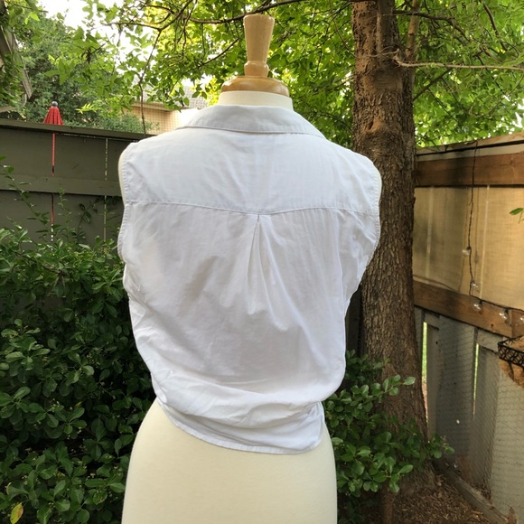 3/ $15 100 % Sleeveless classic white button up - Picture 5 of 7